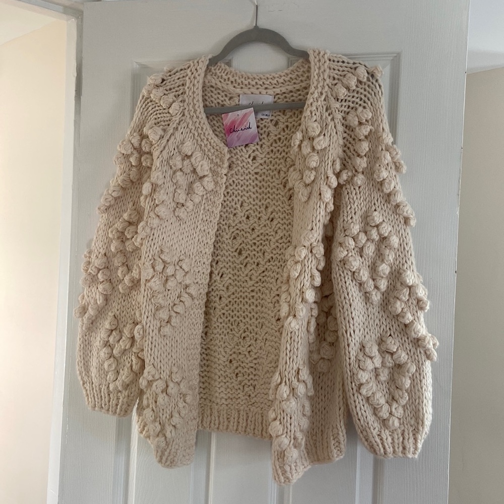 Chic Sweater with puff sleeves